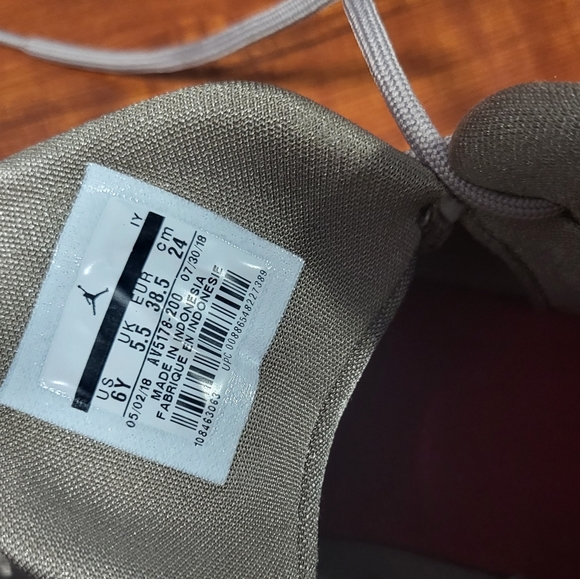 Nike Air Jordan Jumpman Team 2 SE size 6Y - Picture 3 of 12